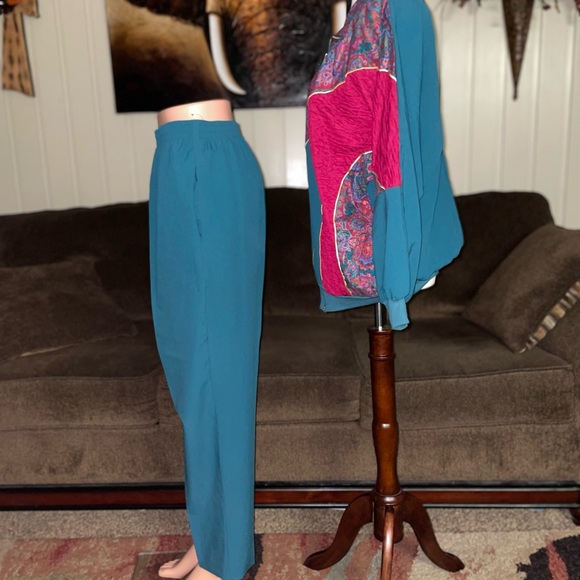 Silver Thread • Medium • Burgundy/Green/Gold • Paisley Designs • Track Suit - Picture 3 of 12